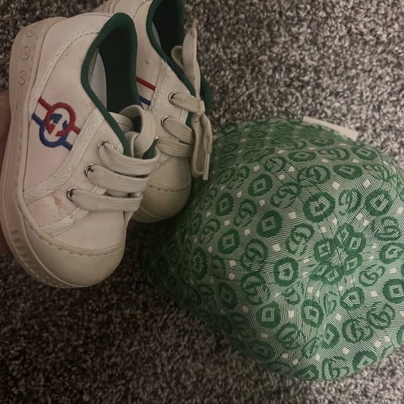 Gucci hat & shoes . Gucci hat is a small & shoes is 5C - Picture 7 of 8